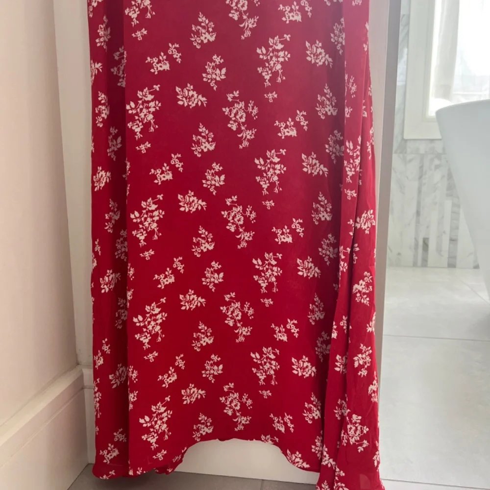 Reformation Red dress with ties on short sleeves - size xs - Picture 3 of 5